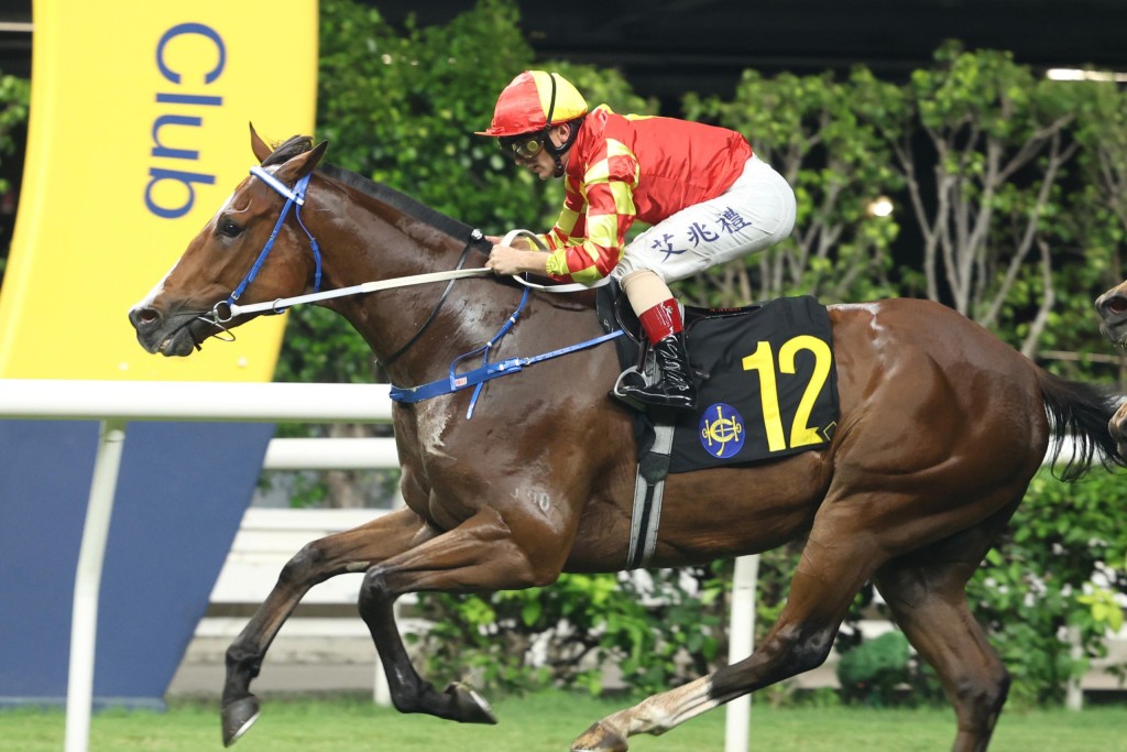 Jockey Andrea Atzeni has a firm hold on Autumn Delight as he wins at Happy Valley (Sing Tao) Jockey Andrea Atzeni has a firm hold on Autumn Delight as he wins at Happy Valley (Sing Tao)