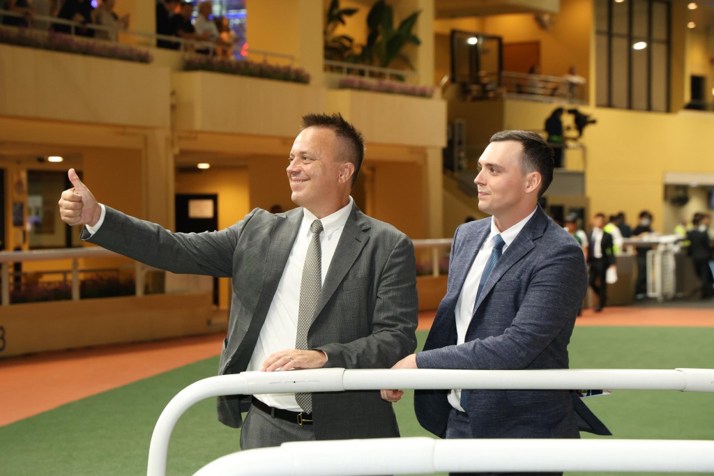 Caspar Fownes and son Ronan Fownes celebrate Autumn Delight's victory at Happy Valley (Sing Tao)