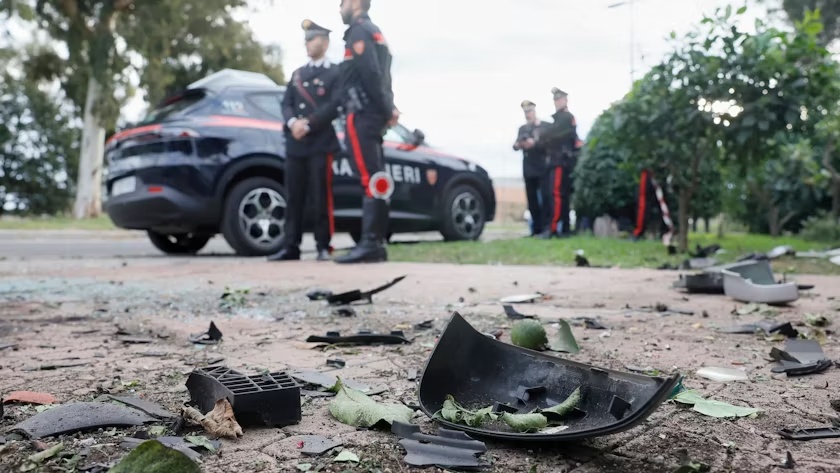 An attack was carried out on the car of a well-known Italian TV journalist. (Photo: Cecilia Fabiano/LaPresse via AP/dpa)