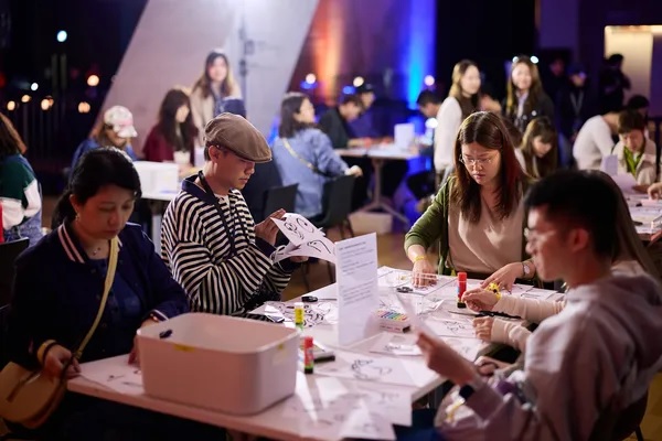 Creative workshop encourages participants to explore perception and visual storytelling.