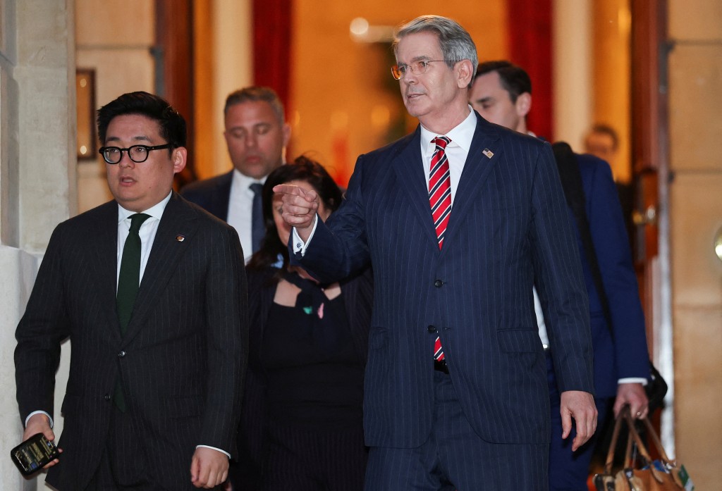 U.S. Treasury Secretary Scott Bessent leaves on his way back to the U.S., while trade talks between the U.S. and China continue, in London, Britain, June 10, 2025. (Reuters)