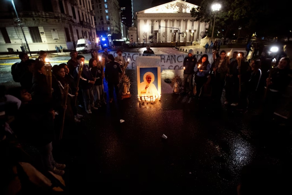 People pray outside the Buenos Aires Metropolitan Cathedral, following the death of Pope Francis, in Buenos Aires, Argentina April 26, 2025. (Reuters)