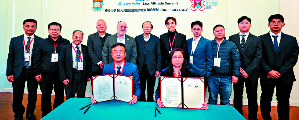 Max Shen and Harmony Tech chairwoman Jacqueline Kang show off the memorandum of understanding that was signed at the summit in the presence of Karson Choi, fifth right, and other officials and executives. SING TAO Max Shen and Harmony Tech chairwoman Jacqueline Kang show off the memorandum of understanding that was signed at the summit in the presence of Karson Choi, fifth right, and other officials and executives. SING TAO