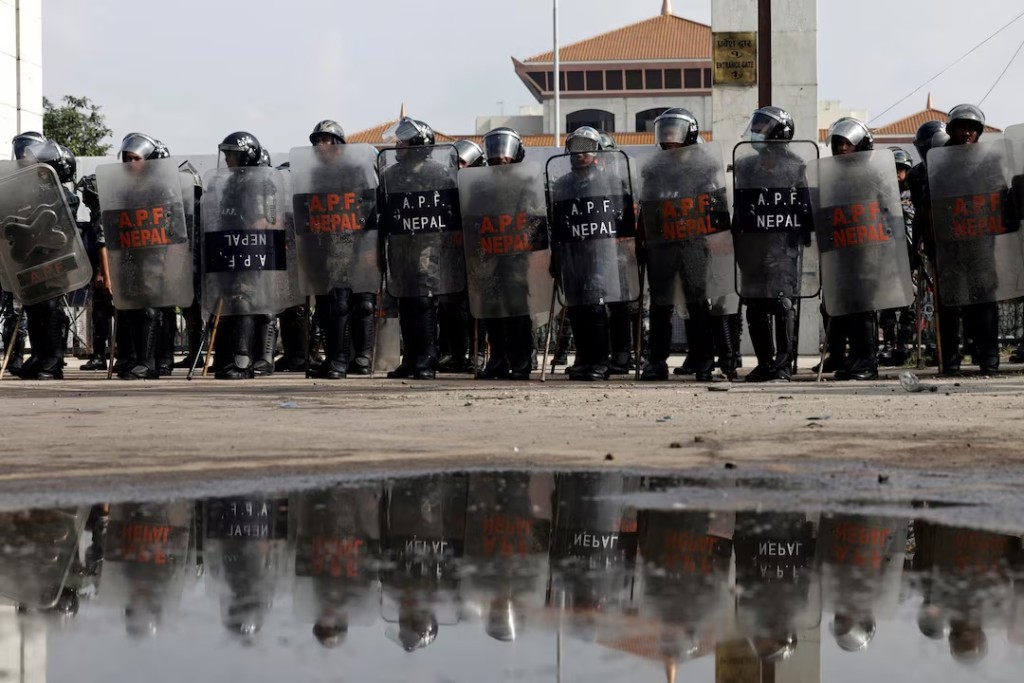  Police officers in riot gear stand guard outside the Parliament during a curfew following a protest against corruption and government’s decision to block several social media platforms, in Kathmandu, Nepal, September 9, 2025. REUTERS/Navesh Chitrakar/File Photo