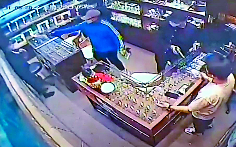 Video grab of the robbery. Video grab of the robbery.