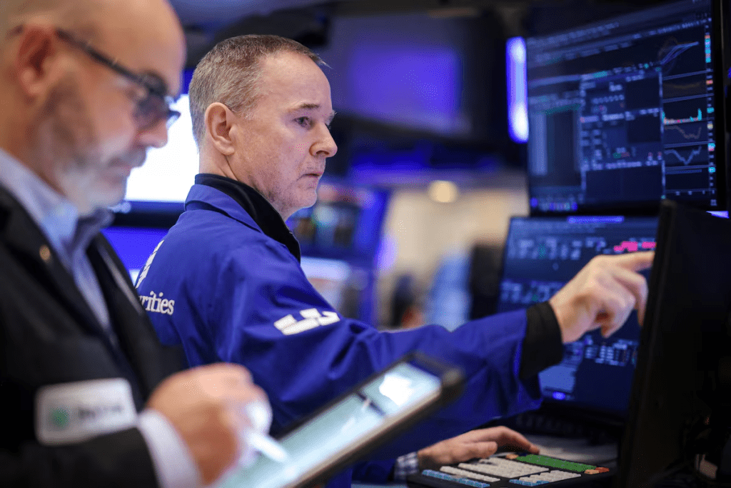 Traders work on the floor at the New York Stock Exchange (NYSE) in New York City, U.S., January 21, 2026. REUTERS/Brendan McDermid