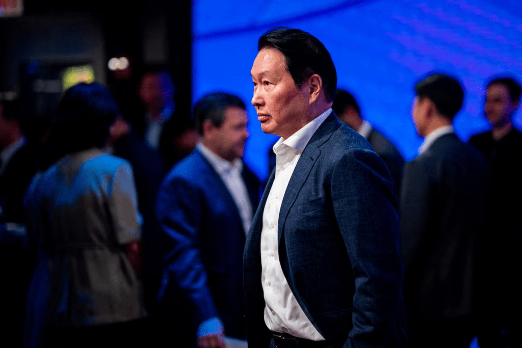 Chey Tae-won, chairman of SK Group, attends semiconductor and memory chip company SK Hynix’ opening bell ceremony at the Nasdaq market on the day of their IPO in New York City, U.S., July 10, 2026. REUTERS/Angelina Katsanis/File Photo 