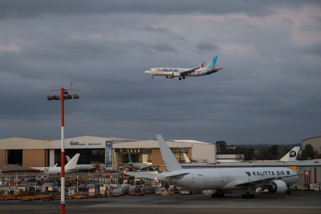 A plane, carrying passengers who were on the FlyDubai aircraft bound for Israel from the United Arab Emirates, which was diverted to Saudi Arabia following an emergency signal, arrives at the Ben Gurion International Airport, in Lod, near Tel Aviv, Israel, September 30, 2026. REUTERS/Ammar