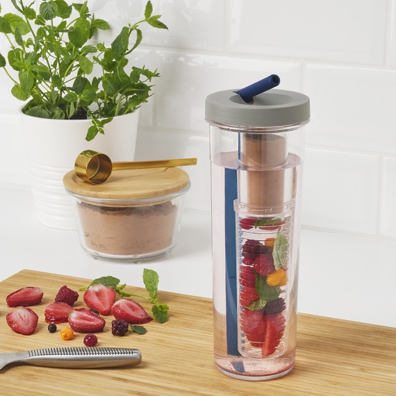 IKEA 365+ series  comes in  different shapes and colors, and matching silicone, plastic or bamboo lids.