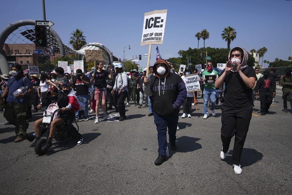 Protesters gather near the Metropolitan Detention Center on June 9 in downtown Los Angeles.  Eric Thayer/AP via CNN Newsource