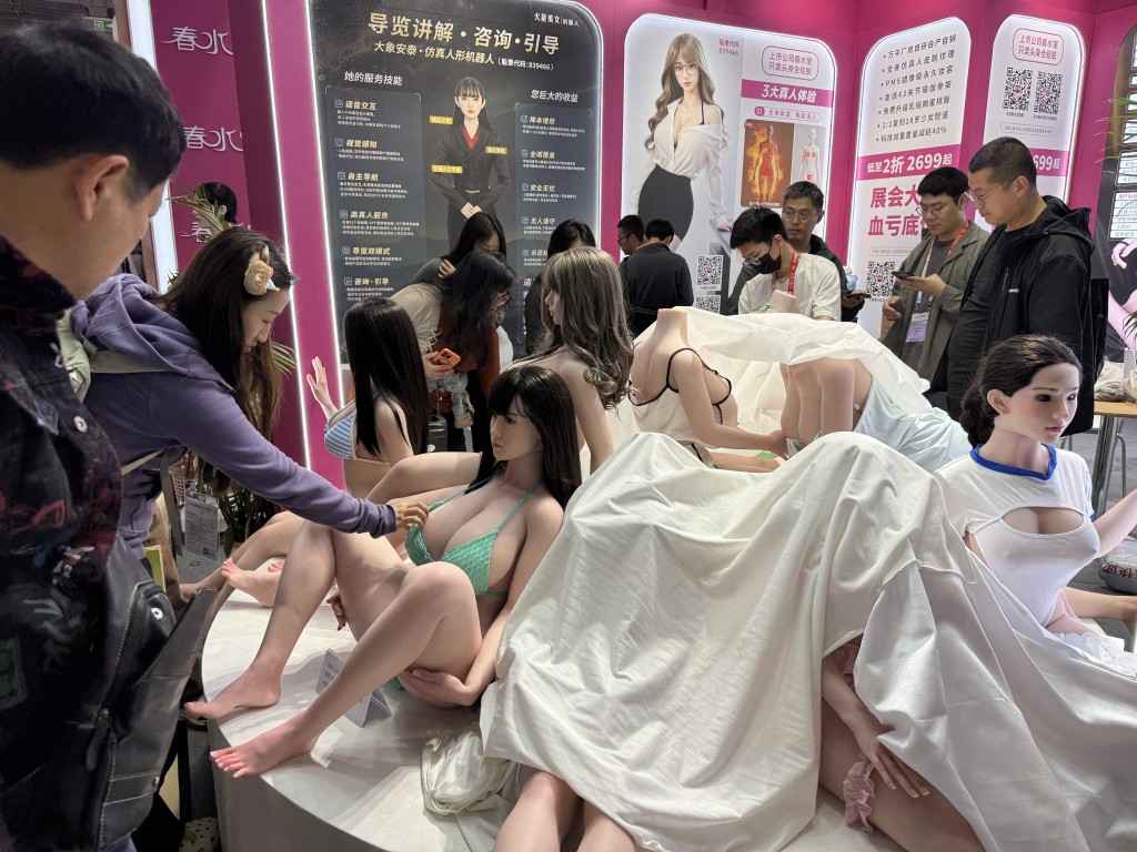 Graphic content / People visit the Shanghai International Adult Products Industry Exhibition (API Expo 2026) on April 17, 2026. (Photo by CN-STR / AFP) 