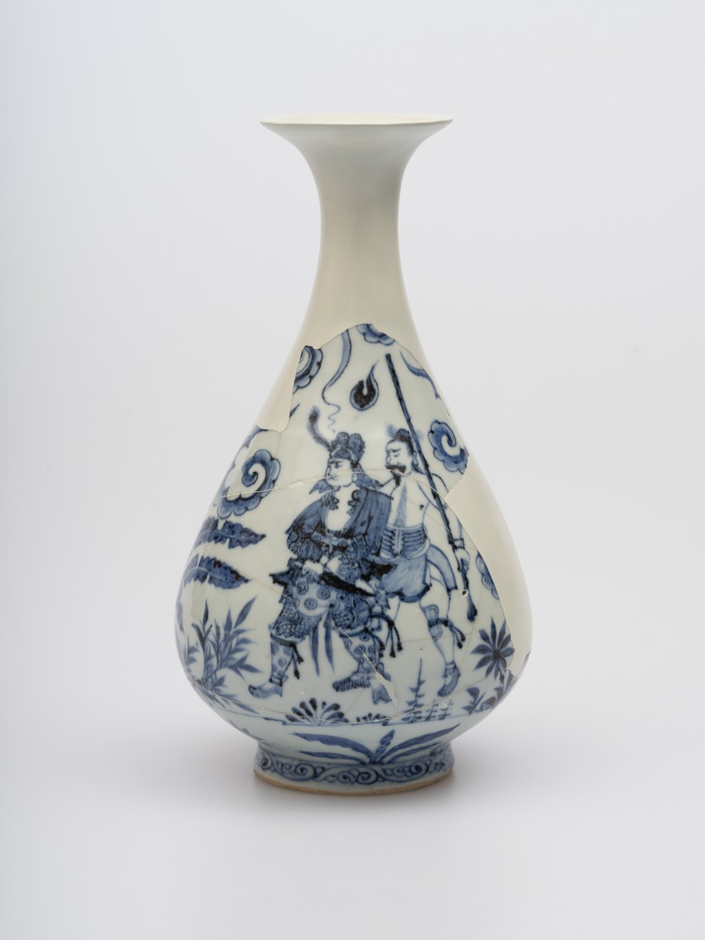 Yuhuchun vase with figural scene in underglaze blue. (CUHK)
