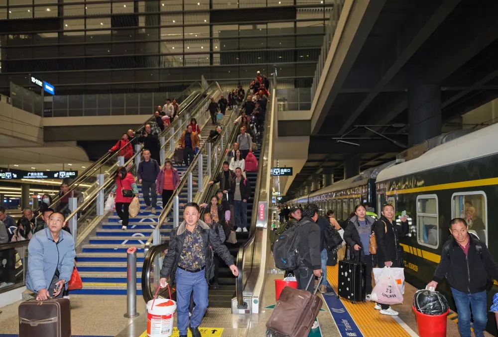 First day of the spring travel rush. (Photo: Southern Metropolis Daily)