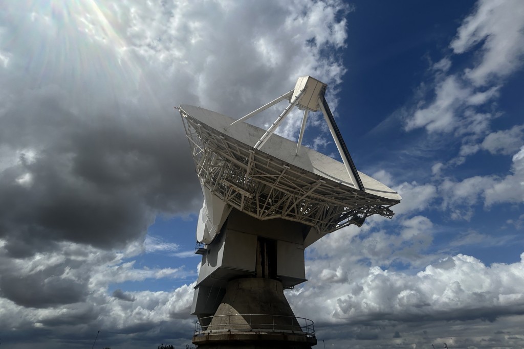 Photo by DANIEL MATTHEWS / AFP  This photo taken on July 30, 2026 shows the antenna dish installation at Chilbolton Observatory in the village of Chilbolton, south-west of London.