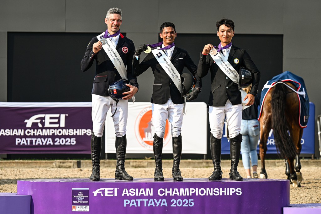 Patrick Lam (1st left), partnering Jockey Club Highdown March, won the eventing individual silver medal for Hong Kong, China.