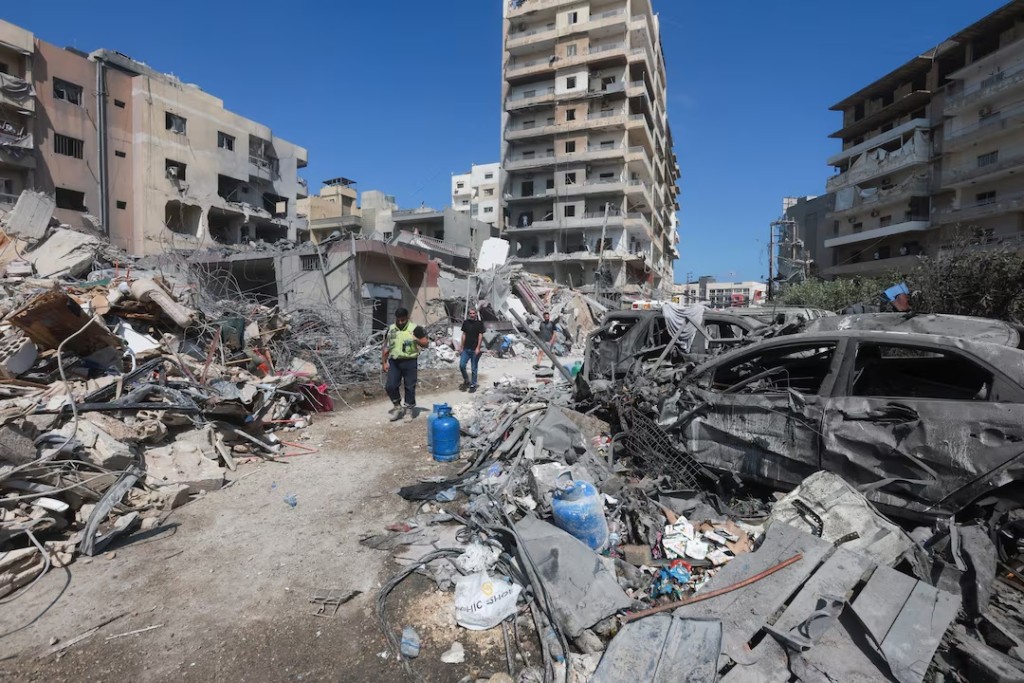 People inspect the damage in the aftermath of an Israeli strike that hit near a hospital on Monday, in Tyre, Lebanon, June 2, 2026. REUTERS/Aziz Taher