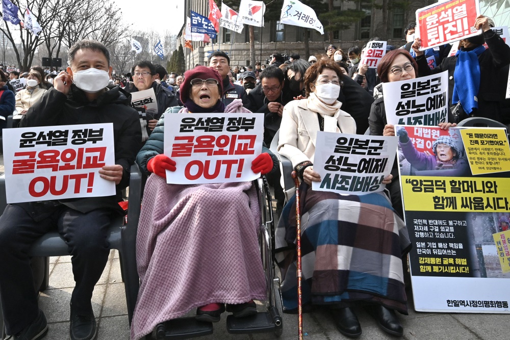 Yang Geum-deok (second from left), a South Korean victim of Japan's wartime forced labor, and Lee Yong-soo (second from right), who was forced into sexual slavery for Japanese soldiers during World War II, attend a rally to mark the 104th anniversary of the March 1st Movement against Japanese colonial rule in Seoul on March 1. JUNG YEON JE/AFP VIA GETTY IMAGES Yang Geum-deok (second from left), a South Korean victim of Japan's wartime forced labor, and Lee Yong-soo (second from right), who was forced into sexual slavery for Japanese soldiers during World War II, attend a rally to mark the 104th anniversary of the March 1st Movement against Japanese colonial rule in Seoul on March 1. JUNG YEON JE/AFP VIA GETTY IMAGES