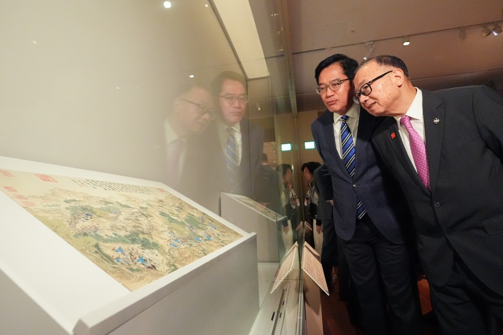 Guests tour the “Heavenly Horses: Masterpieces from the Palace Museum” exhibition.