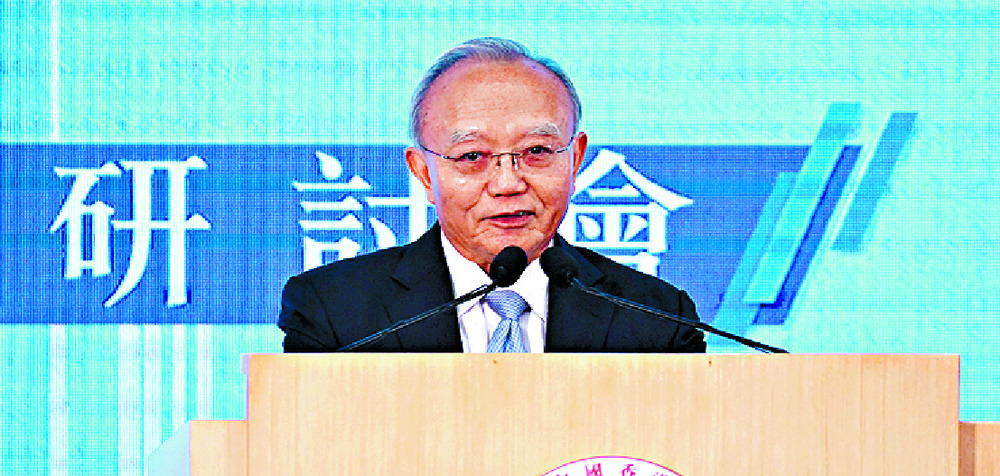 Lau Siu-kai wants Hong Kong to stand strong against Western criticism. Sing Tao Lau Siu-kai wants Hong Kong to stand strong against Western criticism. Sing Tao