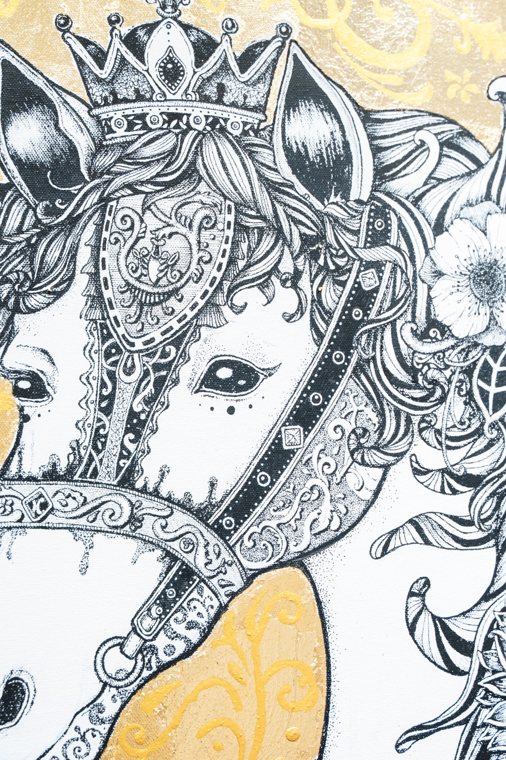 Aka continues her signature style of intricate pen-and-ink drawings in black, white and gold, using delicate lines and luminous contrasts to construct a series of visually poetic and narrative-rich scenes.