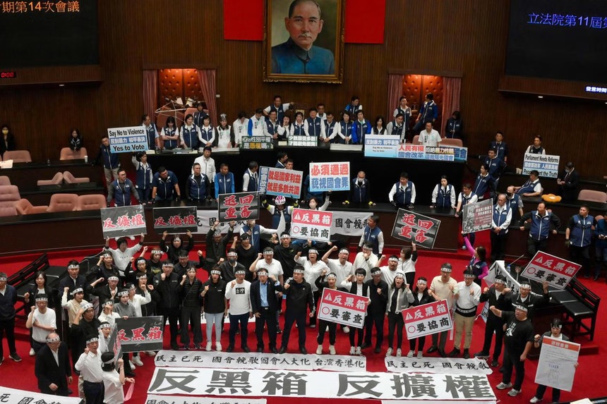 The Kuomintang has accused the ruling Democratic Progressive Party of blocking reform of the legislature and not engaging in serious debate.PHOTO: AFP The Kuomintang has accused the ruling Democratic Progressive Party of blocking reform of the legislature and not engaging in serious debate.PHOTO: AFP
