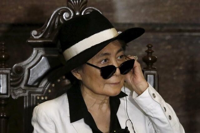Artist Yoko Ono listens through an earpiece before she was honored as 'Illustrious Visitor' by Mexico City's mayor Miguel Angel Mancera at Mexico City's town hall in Mexico City, February 3, 2016. REUTERS/Edgard Garrido 
