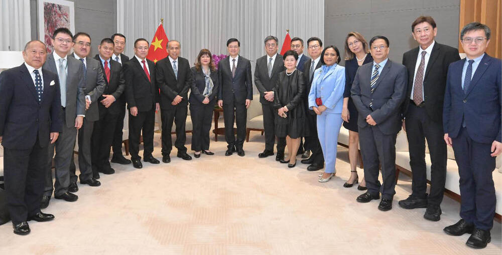 John Lee meets with the Indonesian Employers' Association, chaired by Shinta Kamdani, center. John Lee meets with the Indonesian Employers' Association, chaired by Shinta Kamdani, center.