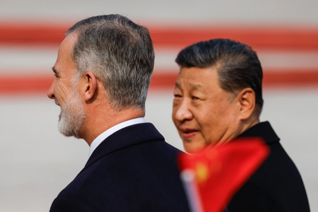 Spain’s King Felipe VI, left, and Chinese President Xi Jinping attend a welcoming ceremony at the Great Hall of the People in Beijing, China Wednesday, Nov. 12, 2025. (Maxim Shemetov/Pool Photo via AP)