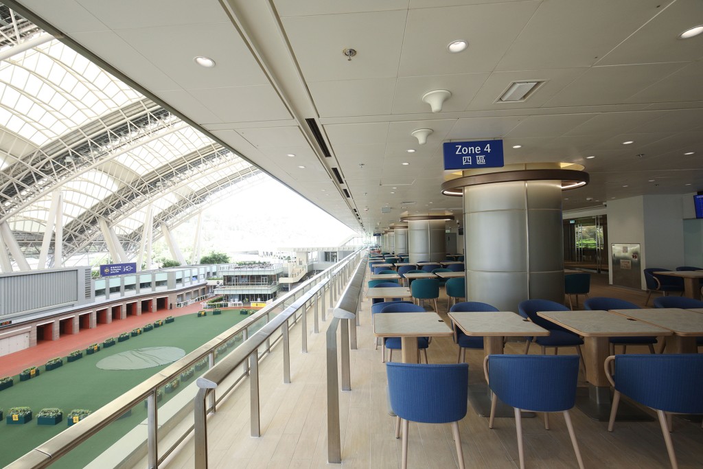 Along with views of the Sha Tin Racecourse track, Champion Circle and Inner Circle also provide panoramic views of the Parade Ring, enhancing the racing experience.