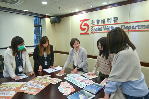 Social Welfare Department Family and Child Welfare Branch Chief Social Work Officer (Domestic Violence) Dora Yuen (center) said that the government has increased manpower in handling child abuse cases. (Source: news.gov)