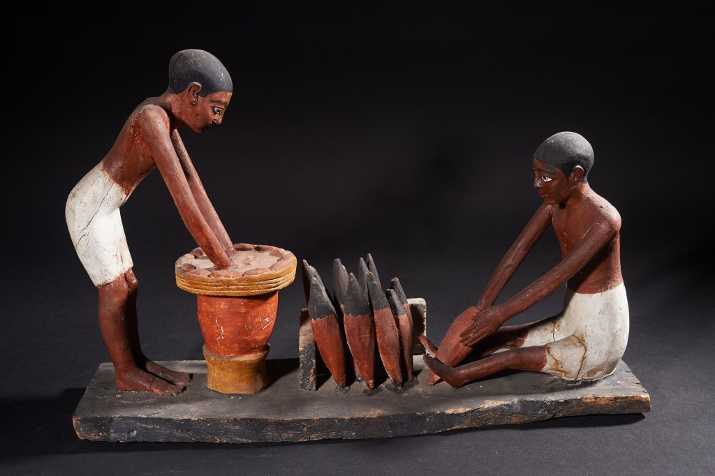 Statue of two men brewing beer