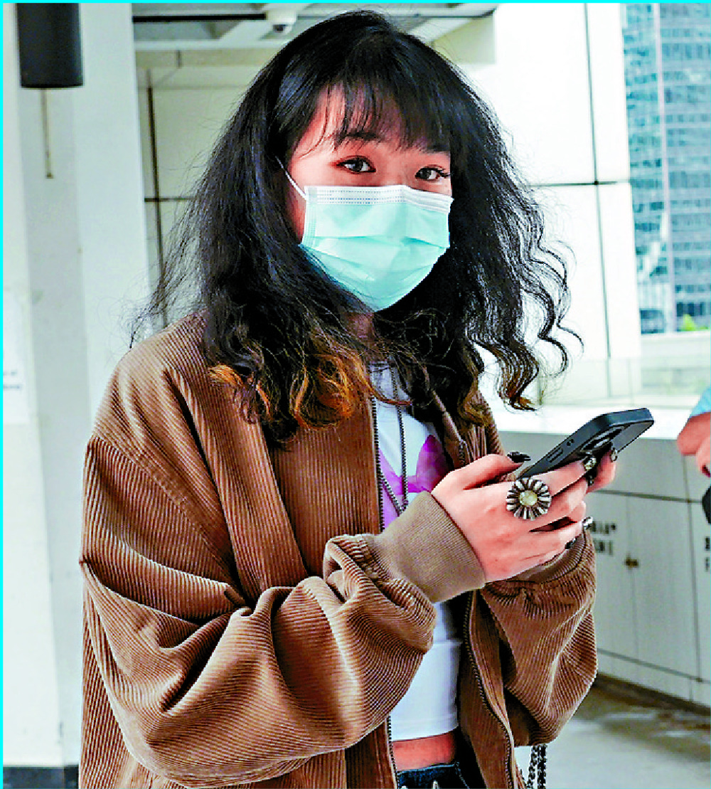 Lau Pui-ying, left, pleaded not guilty to conspiracy charges. Wong Chun-keung agreed to become a prosecution accomplice witness.SING TAO Lau Pui-ying, left, pleaded not guilty to conspiracy charges. Wong Chun-keung agreed to become a prosecution accomplice witness.SING TAO