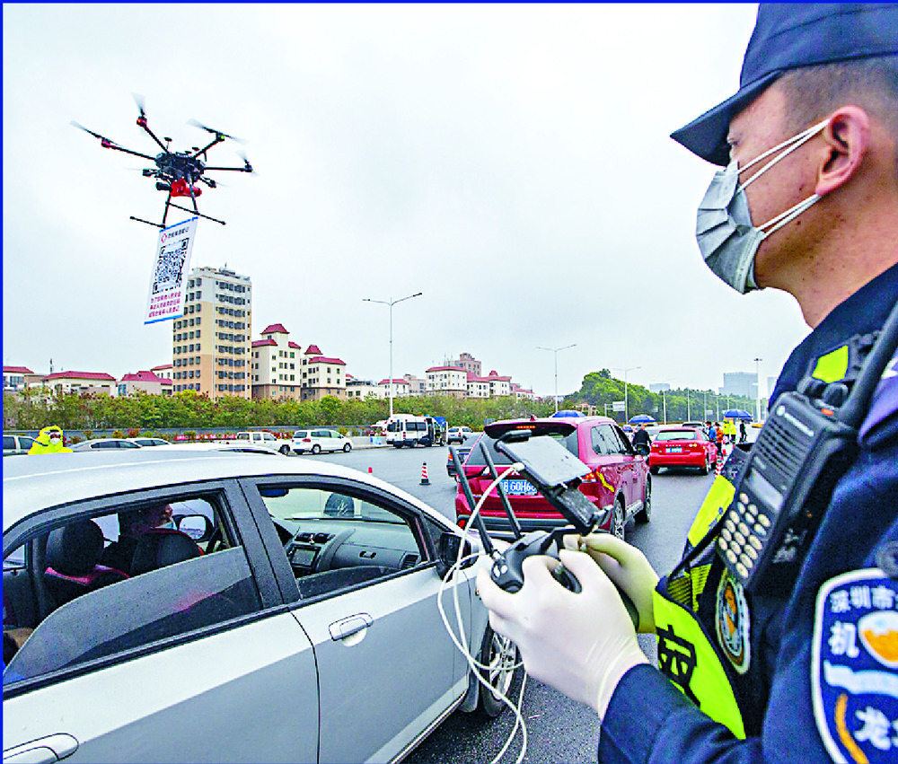 A drone carries a QR code for a register system for vehicles returning to Shenzhen, helping drivers avoid contact with other people. XINHUA A drone carries a QR code for a register system for vehicles returning to Shenzhen, helping drivers avoid contact with other people. XINHUA