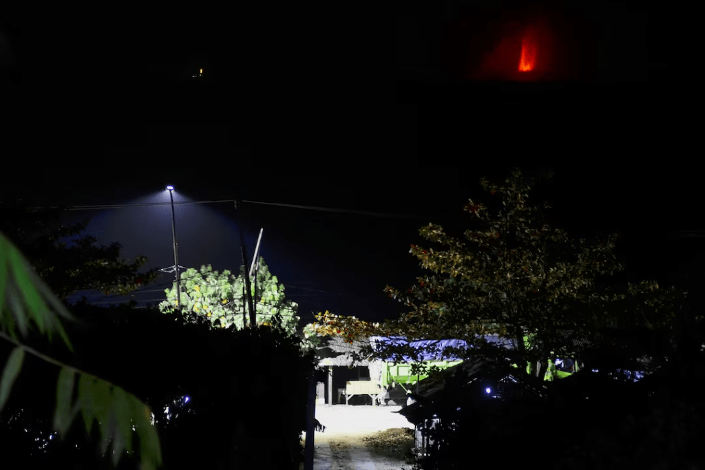 Mount Anak Krakatau volcano spews hot lava as seen from Pasauran village in Serang, Banten province, Indonesia, September 5, 2026. REUTERS/Rikardo