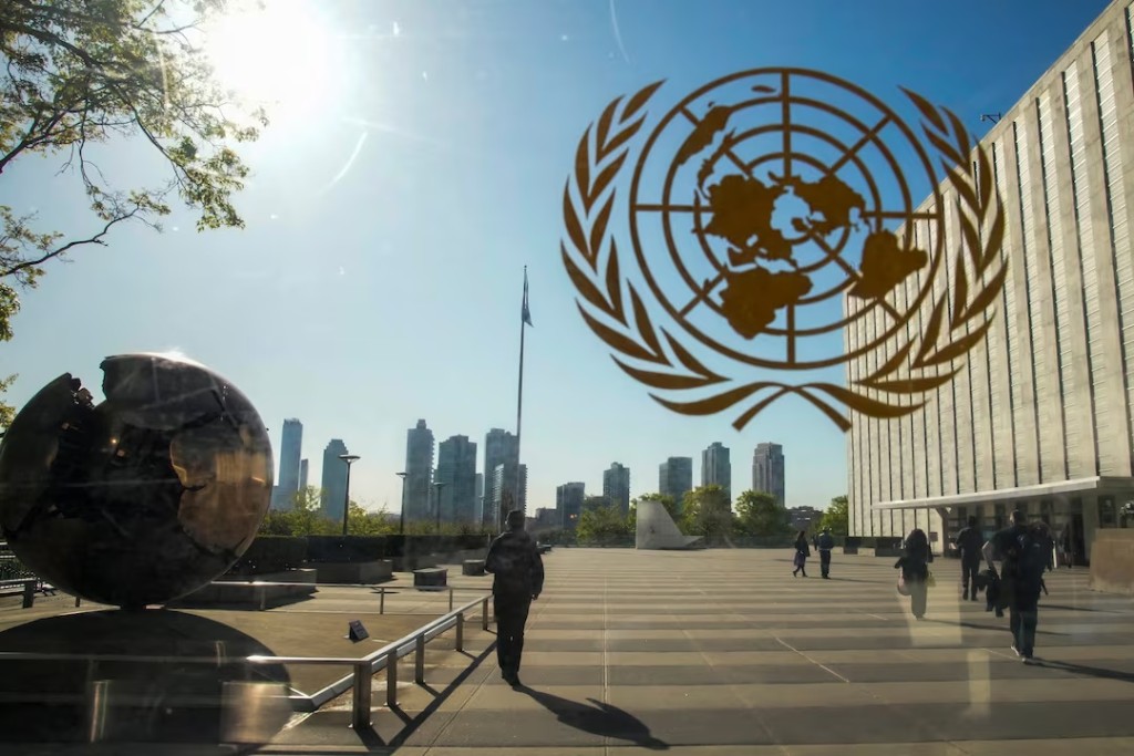  People arrive at the United Nations headquarters before a meeting on the Nuclear Non-Proliferation Treaty at the U.N., in New York City, U.S., April 27, 2026. REUTERS/Eduardo Munoz