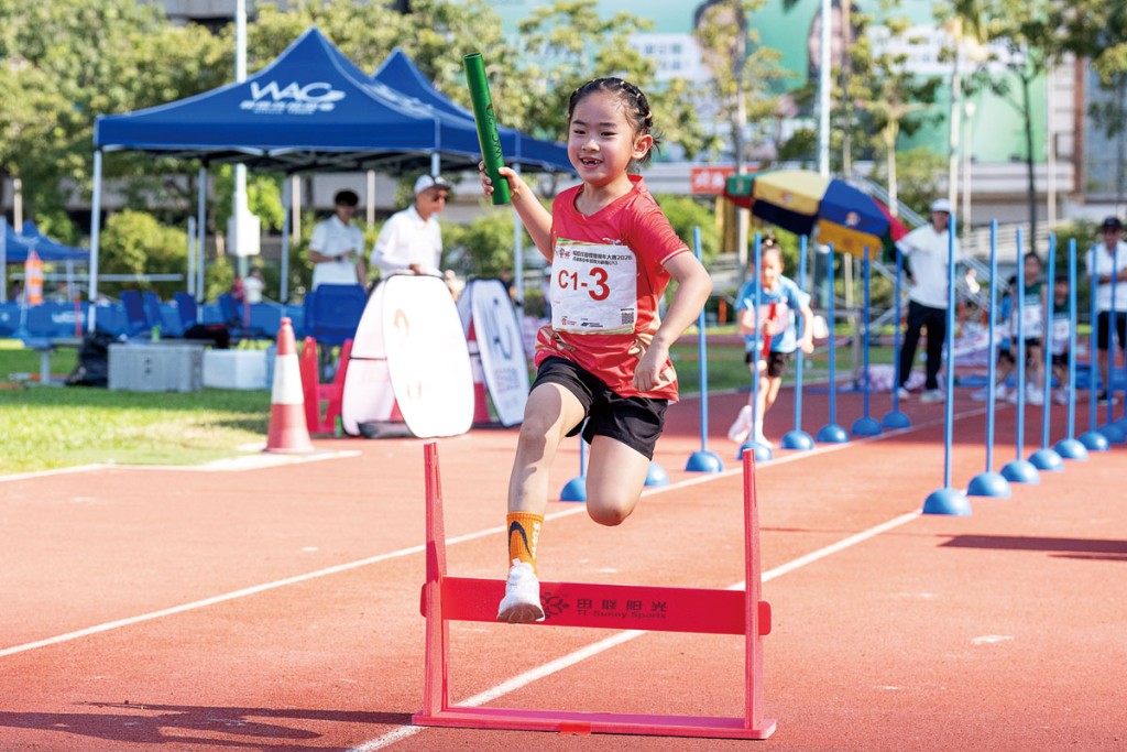 Kids Athletics and the 100m Family Relay encouraged children’s physical and mental well-being, while creating meaningful opportunities for families to be active together. Kids Athletics and the 100m Family Relay encouraged children’s physical and mental well-being, while creating meaningful opportunities for families to be active together.
