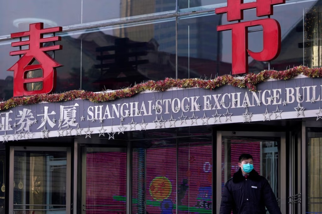  A security guard stands at the Shanghai Stock Exchange building at the Pudong financial district in Shanghai, China, in February 2020. REUTERS/Aly Song/File Photo