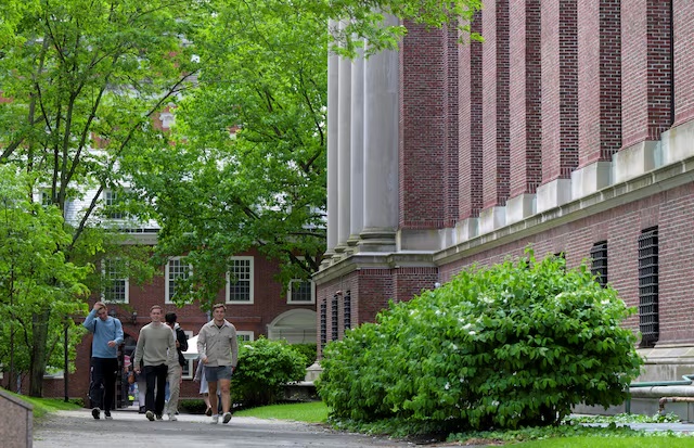 Students walk on the campus of Harvard University in Cambridge, Massachusetts, U.S., May 23, 2025. REUTERS/Faith Ninivaggi/File Photo