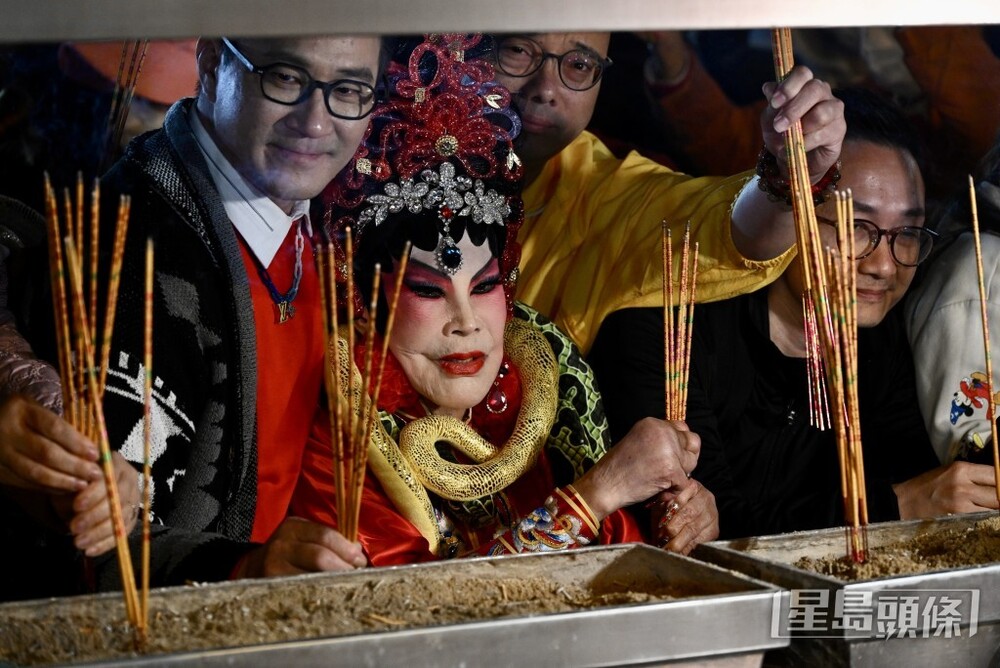 Prominent actress Lana Wong Wai-lin, better known as Lana Wong Ha-wai, made her return dressed as the Lady White Snake from the Legend of the White Snake.