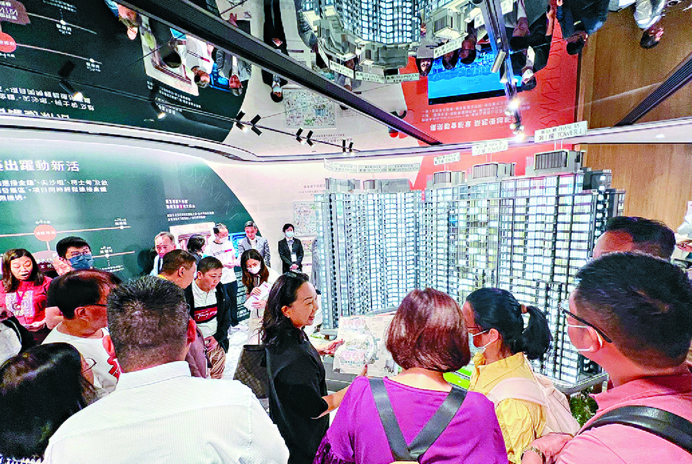 Onmantin sold 202 of the 248 flats on offer. Sing Tao Onmantin sold 202 of the 248 flats on offer. Sing Tao