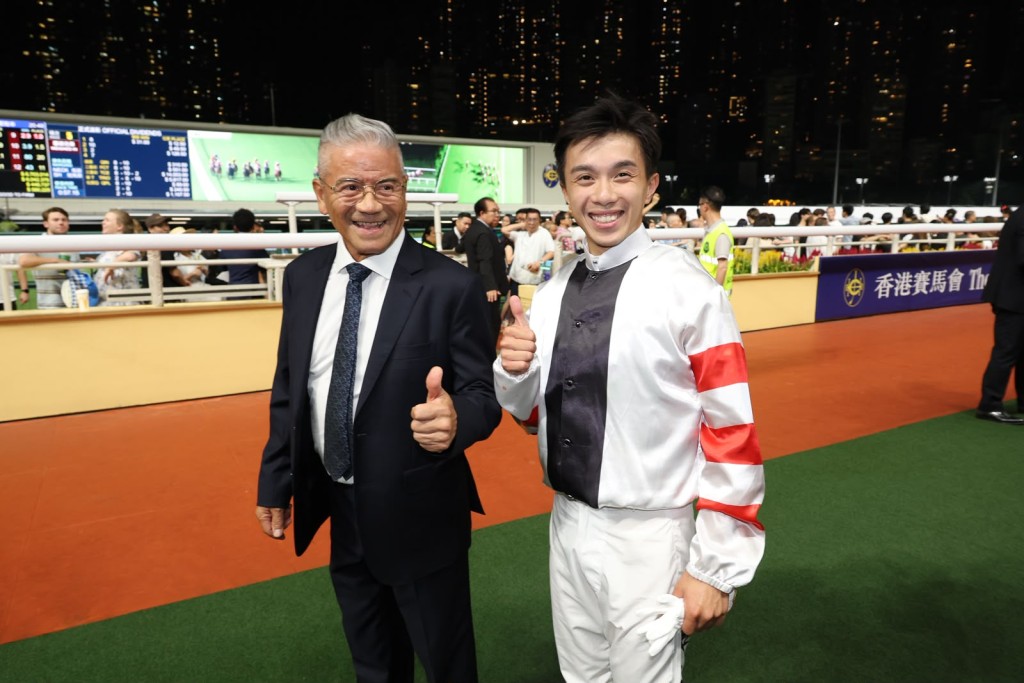 Tony Cruz and Angus Chung both broke through for their first season win at Happy Valley. Sing Tao.