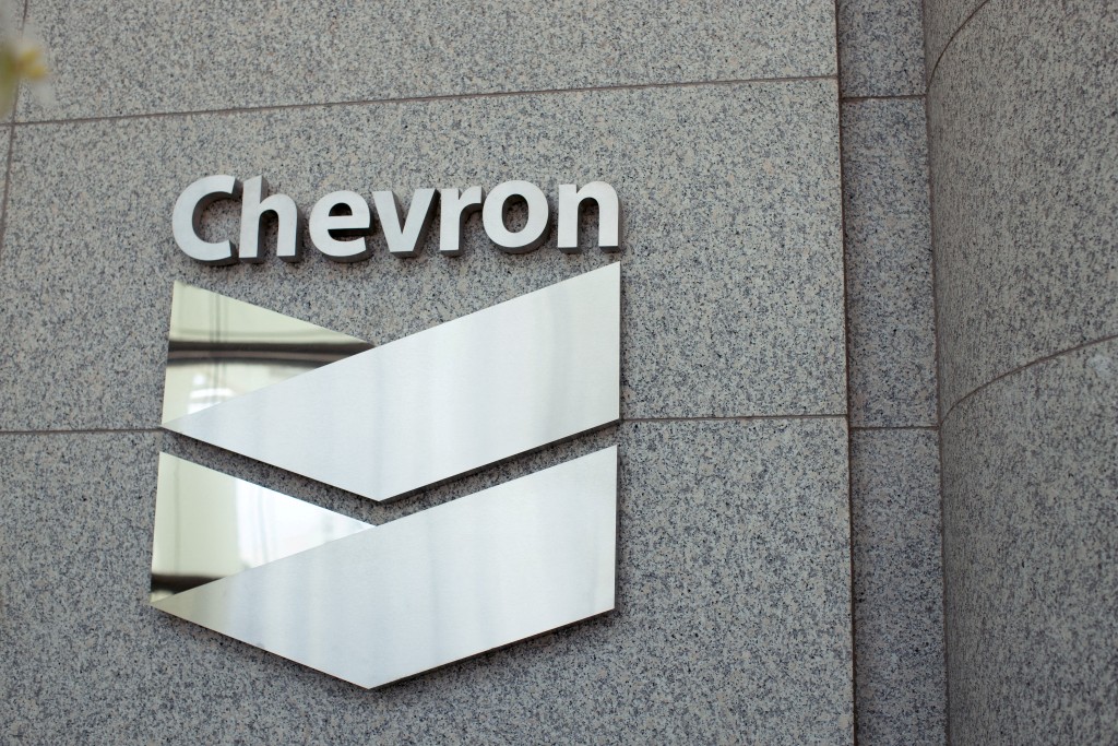 Chevron logo at the Chevron building in Houston, Texas, U.S. August 19, 2025. REUTERS