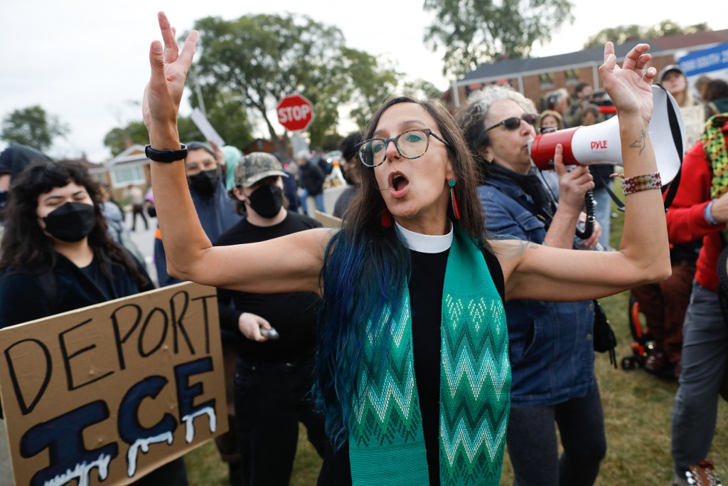 Photo by OCTAVIO JONES / AFP. Graphic content / (FILES) Protestors demonstrate near an Immigration and Customs Enforcement (ICE) detention facility in Broadview, Illinois, on October 10, 2025.