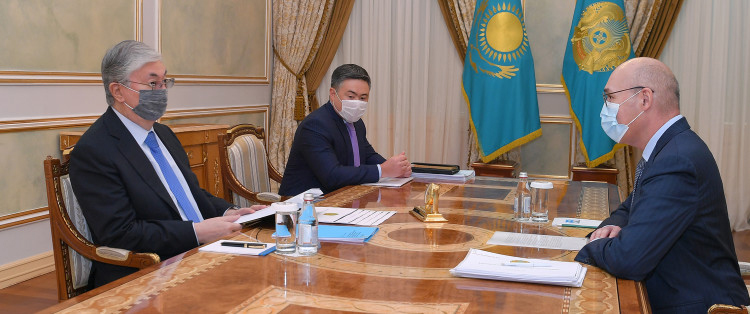 President Kassym-Jomart Tokayev received Kairat Kelimbetov when he was chairman of the Agency for Strategic Planning and Reforms.