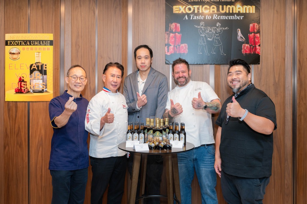 Legendary TV chef Martin Yan (second left), Exotica Umami sauce developer and Exotica Gelatea founder Dan Gan (center), renowned chef Anthony Lai (first left), Mr. Wolf chef Jamie Draper (second right), and celebrity chef Alvin Leung (first right), pose for a photo at the event. (Photo by organizer)