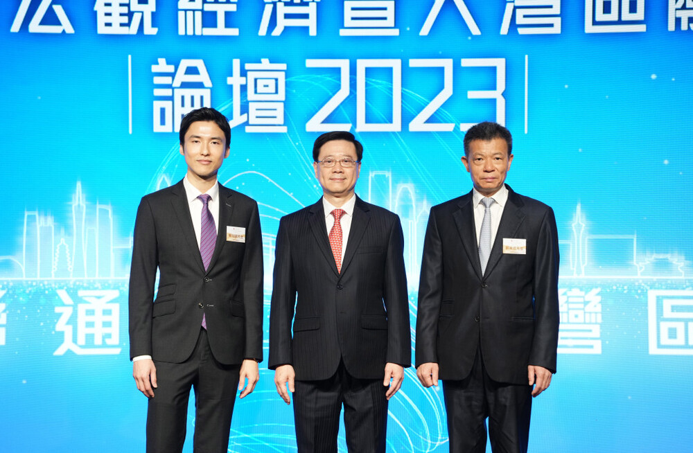 (From left) Sing Tao News Corporation chairman Karson Choi Ka-tsan, Chief Executive John Lee Ka-chiu, Sing Tao News Corporation chairman Kwok Ying-shing (From left) Sing Tao News Corporation chairman Karson Choi Ka-tsan, Chief Executive John Lee Ka-chiu, Sing Tao News Corporation chairman Kwok Ying-shing