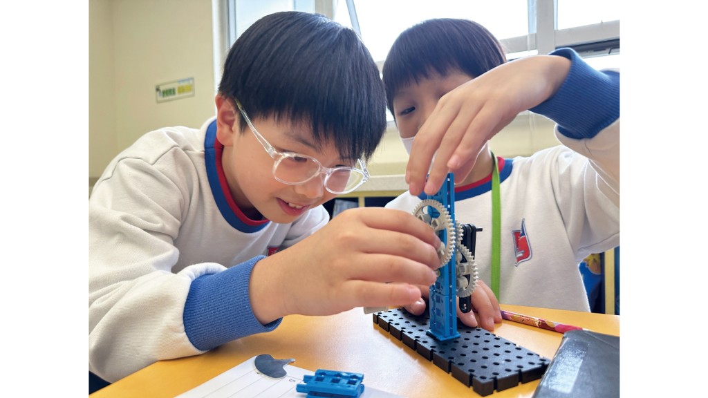 Interactive digital teaching materials can significantly increase students’ participation and enhance teaching effectiveness. Interactive digital teaching materials can significantly increase students’ participation and enhance teaching effectiveness.