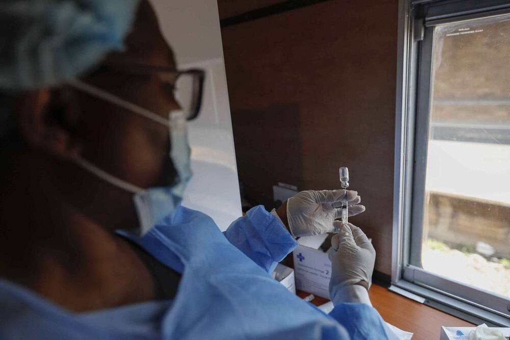 A new coronavirus variant identified in South Africa is arousing concern. Photo credit: AFP) A new coronavirus variant identified in South Africa is arousing concern. Photo credit: AFP)