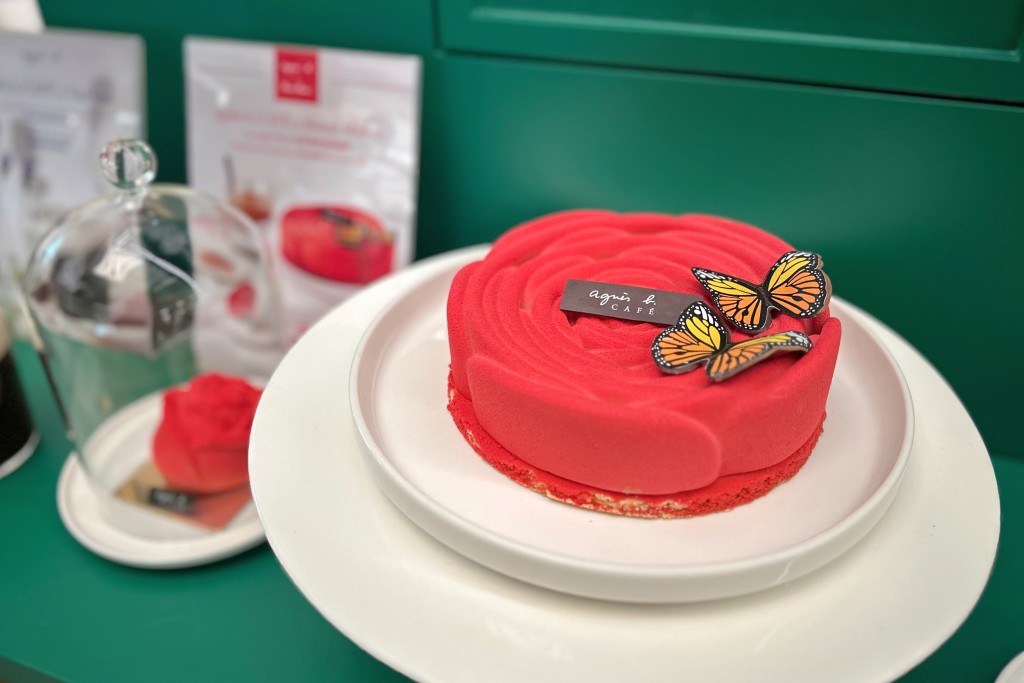 The dessert also comes in whole cake sizes.