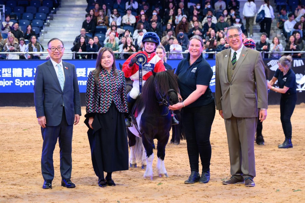 Rosanna Law, Secretary for Culture, Sports and Tourism of the HKSAR Government (2nd left); The Hon Martin Liao, Chairman of The Hong Kong Jockey Club (1st left); Lester Huang, Deputy Chairman of The Hong Kong Jockey Club, President of the LHKIHS and President of The Equestrian Federation of Hong Kong, China (1st right) presents the prize to winner of Shetland Pony Grand National on the third day.